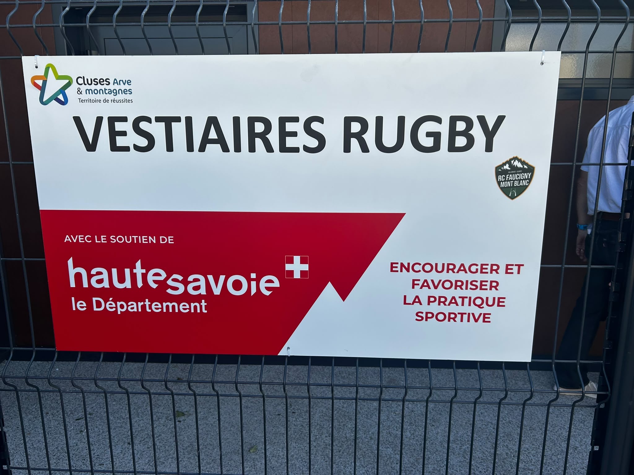 Les nouveaux vestiaires du stade de rugby de Cluses inaugurés